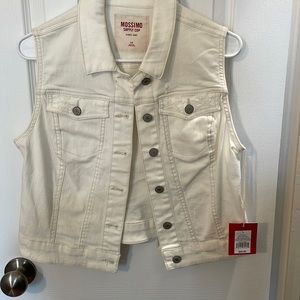 White denim sleeveless vest